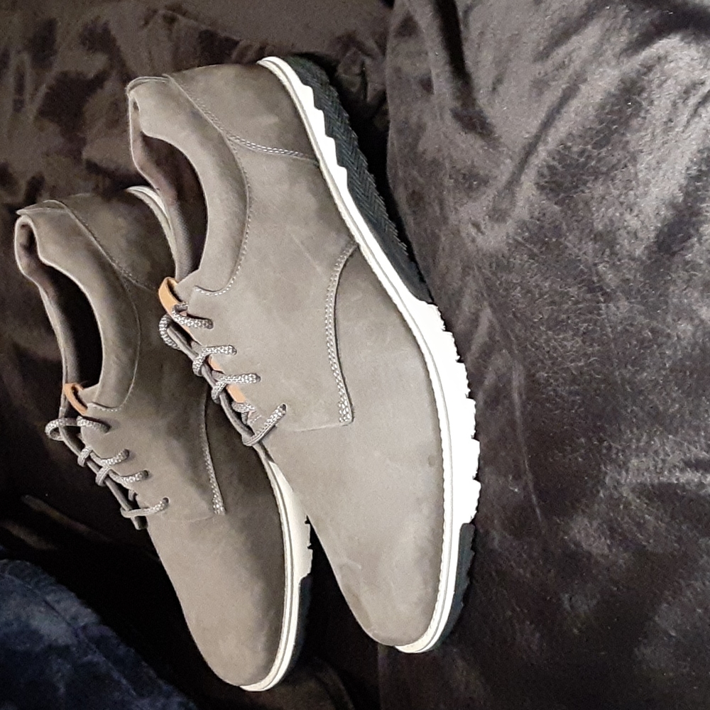 Casual shoes